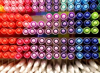 Nietuzinkowy pomysł na prezent dla artysty – markery posca prezent dla artysty