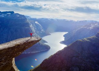 Wędrówki po Skandynawii: Najlepsze szlaki trekkingowe w Norwegii, Szwecji i Finlandii Trolltunga