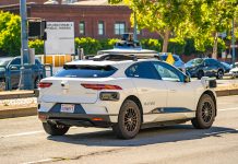 Autonomiczne pojazdy: kiedy przestaniemy sami prowadzić? Waymo samochód autonomiczny