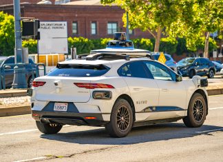 Autonomiczne pojazdy: kiedy przestaniemy sami prowadzić? Waymo samochód autonomiczny