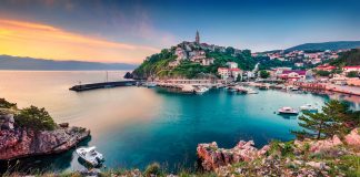 Korčula, Pag, Krk czy Brač? Odwiedź je wszystkie w zaciszu prywatnej łodzi czarter w Chorwacji