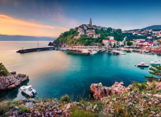 Korčula, Pag, Krk czy Brač? Odwiedź je wszystkie w zaciszu prywatnej łodzi czarter w Chorwacji