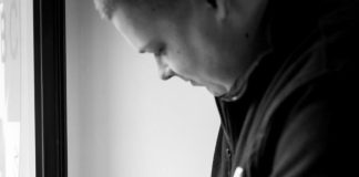 Kiedy warto skorzystać z usługi wymiany zamków w drzwiach? wymiana zamków w drzwiach