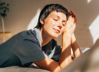 Zaawansowane techniki w walce z trądzikiem: od leczenia farmakologicznego po terapie światłem problemy z trądzikiem