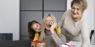 Kosmetyczne prezenty dla mamy. Co warto kupić? prezent dla mamy