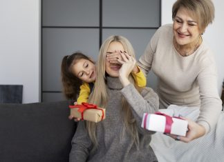 Kosmetyczne prezenty dla mamy. Co warto kupić? prezent dla mamy