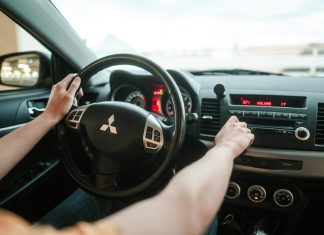 Filtr oleju – co ile wymieniać? Jaki filtr oleju wybrać i ile kosztuje? samochód filtr oleju