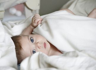 Jak urządzić kącik dla niemowlęcia w sypialni rodziców? kącik dla niemowlęcia