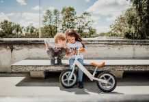 Jak spędzić aktywnie czas z dzieckiem w pierwszych dniach wiosny? rowerek dziecięcy