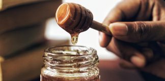 Jak wybrać najlepszy miód – przewodnik dla smakoszy wybieranie miodu