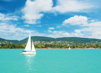 Wczasy nad „węgierskim morzem”. Malownicze Jezioro Balaton i jego atrakcje Balaton