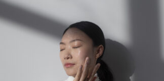 Jakie właściwości ma wąkrotka azjatycka? Odkryj sekret koreańskiej pielęgnacji – kosmetyki CICA piękna kobieta kosmetyki koreańskie