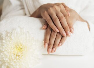 Modne paznokcie naturalne – jesień/zima 2024 zdrowe paznokcie manicure