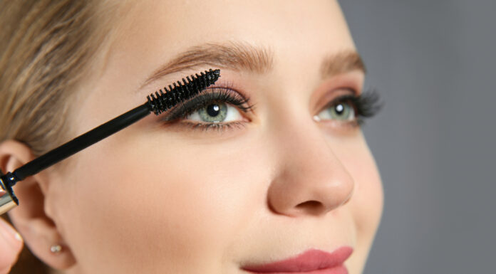 Jak wybrać idealny tusz do rzęs – przewodnik po szczoteczkach, formułach i efektach rzęsy do pielęgnacji